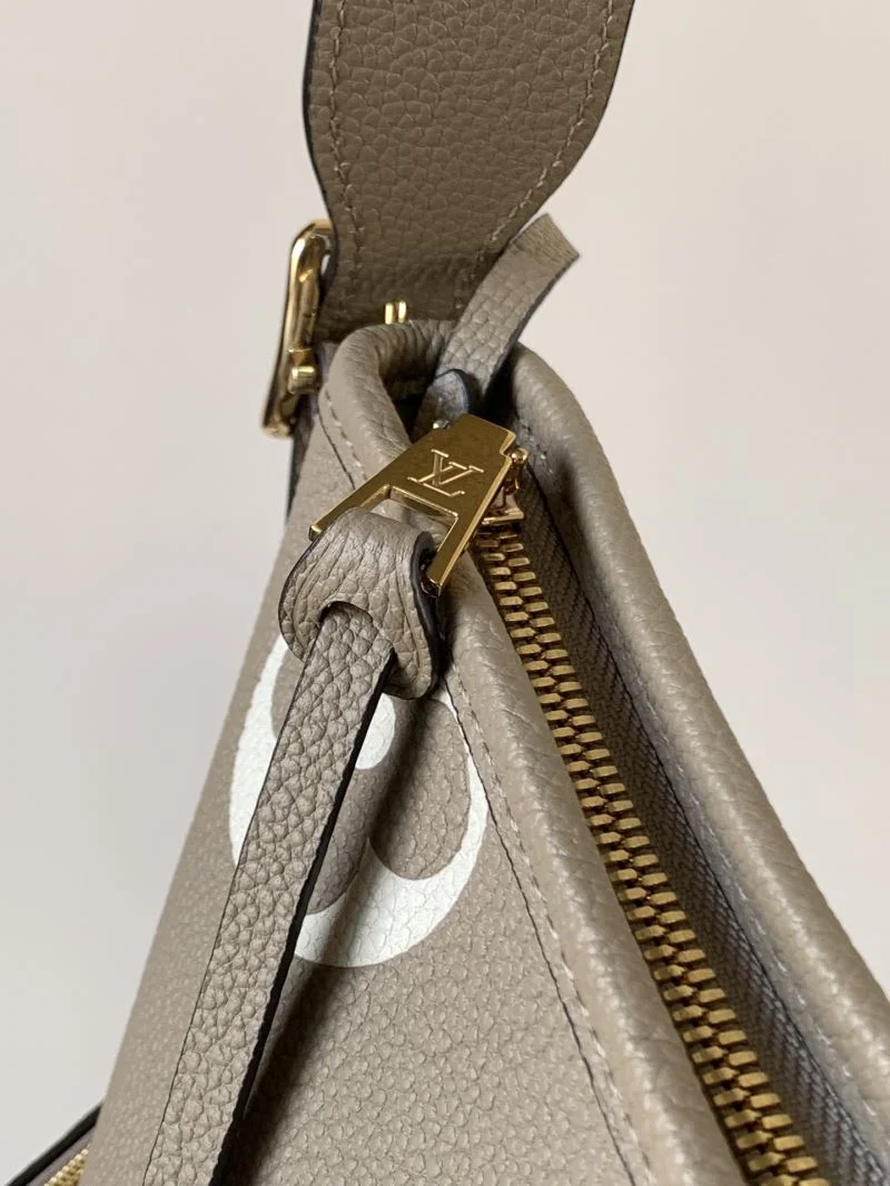 Resilient Louis Vuitton Hobo Bags 43367