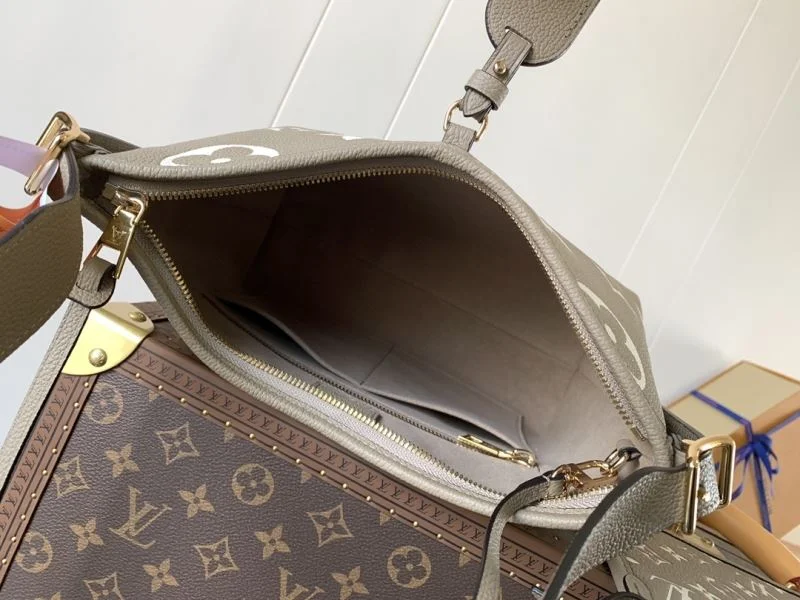 Resilient Louis Vuitton Hobo Bags 43367