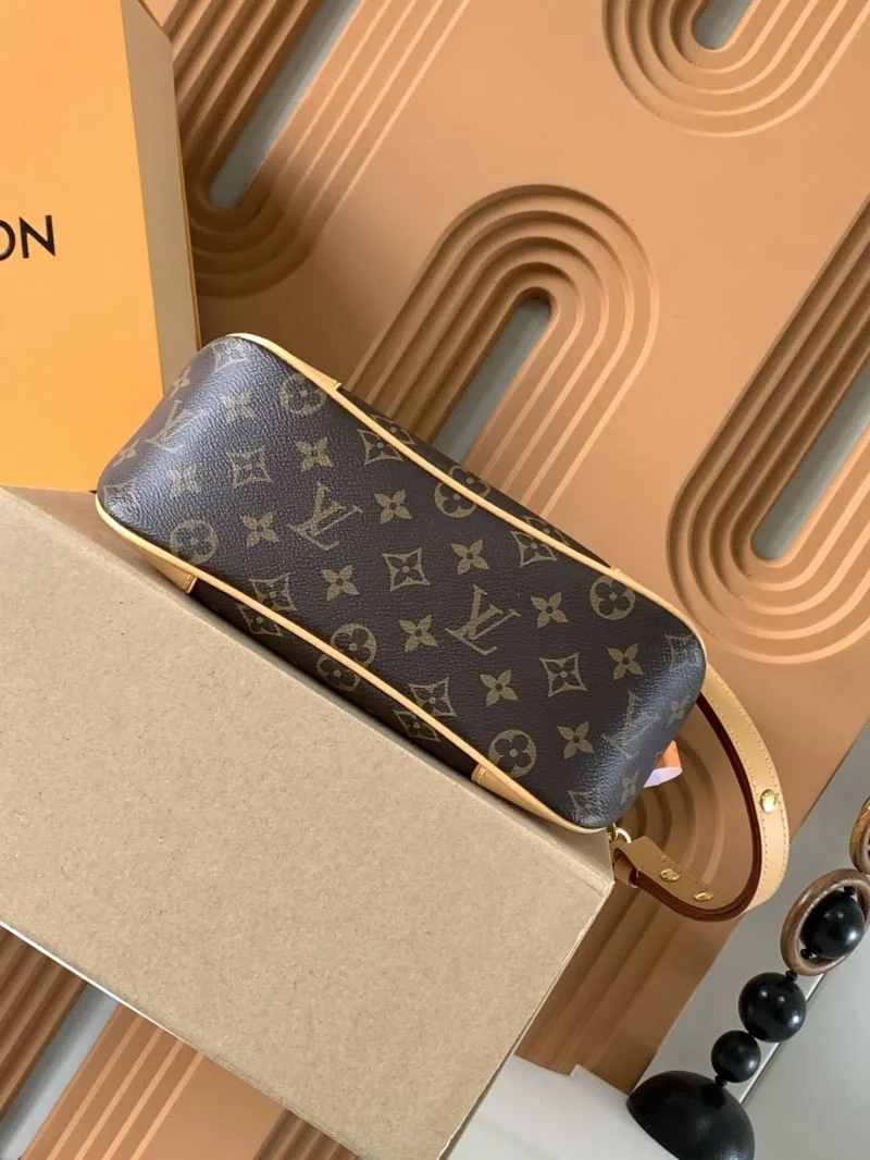 UrbanChic Louis Vuitton Hobo Bags 42021