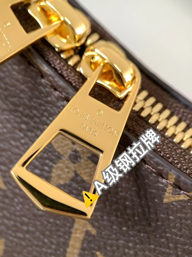 UrbanChic Louis Vuitton Hobo Bags 42021