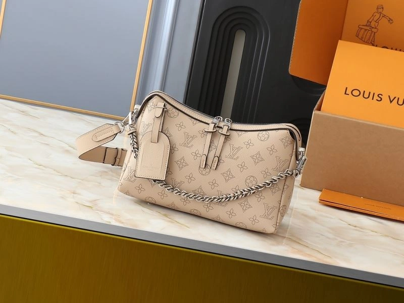 Louis Vuitton Hobo Bags EyeCatching 88617