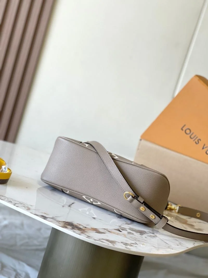 Seasonal Louis Vuitton Hobo Bags 41196