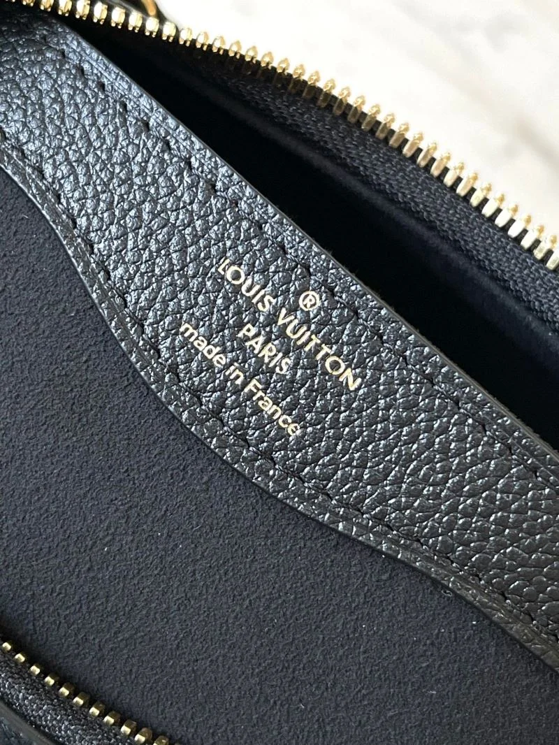 Louis Vuitton Hobo Bags Sleek 41201