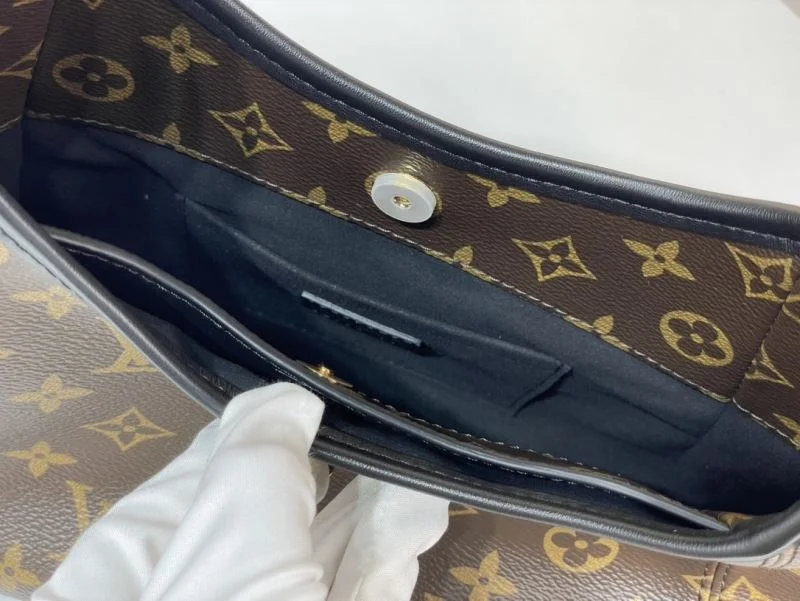 Sporty Louis Vuitton Hobo Bags 40553
