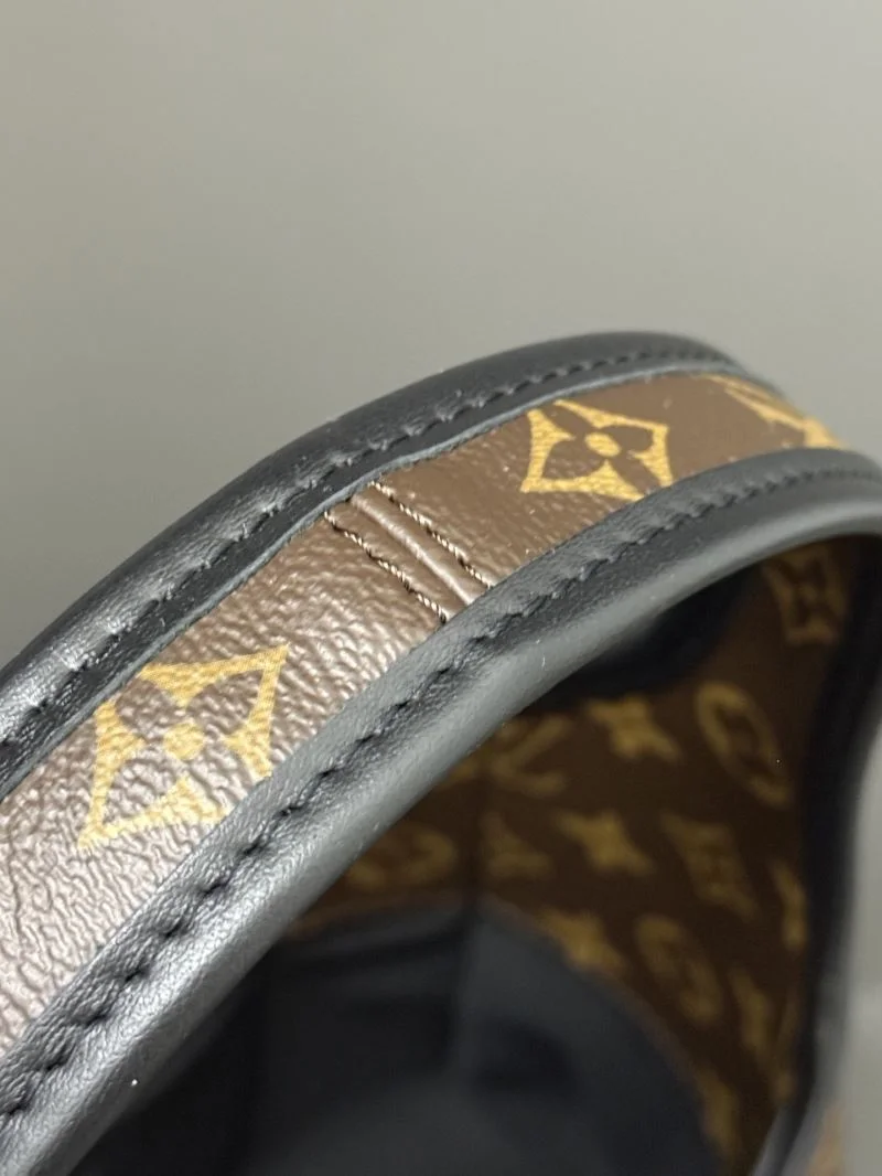 Louis Vuitton Hobo Bags Snug 40554