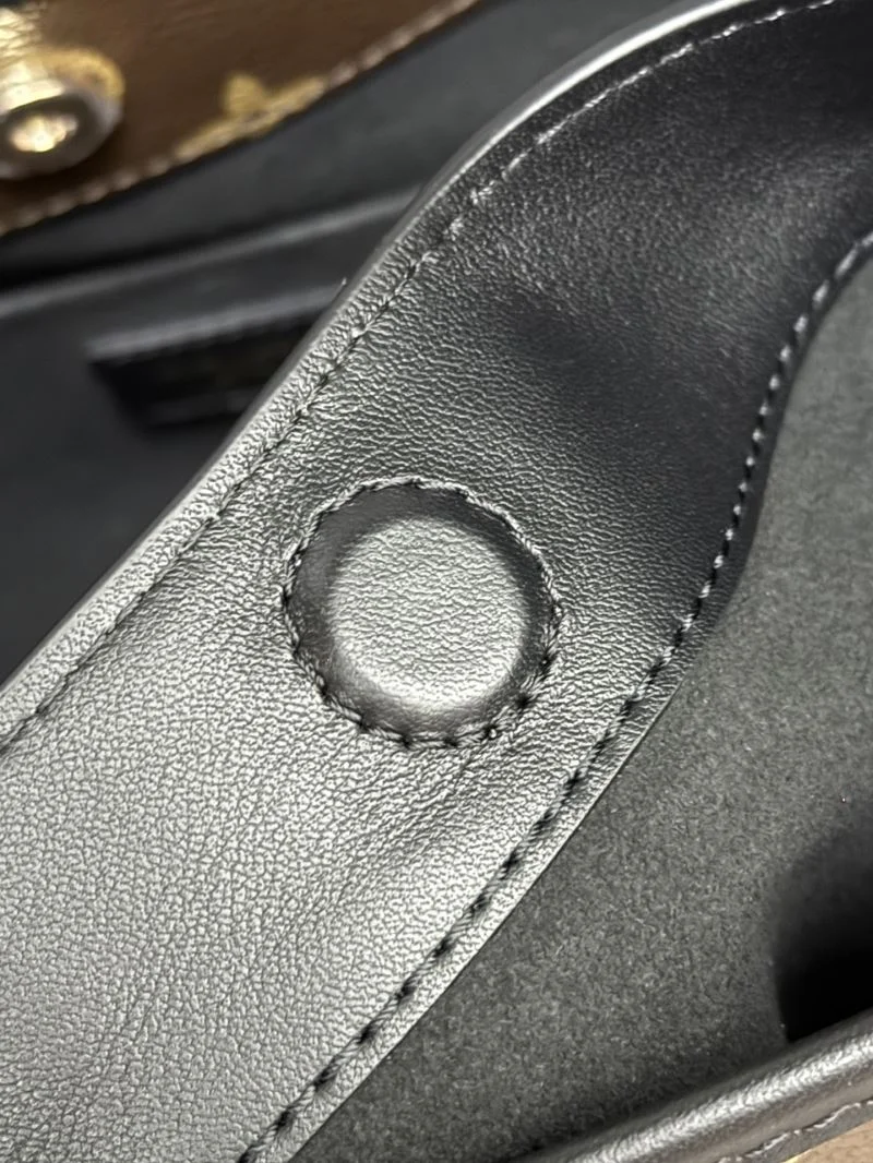 Thermal Louis Vuitton Hobo Bags 40559