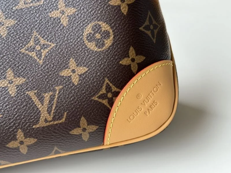 Louis Vuitton Hobo Bags Chic 49192
