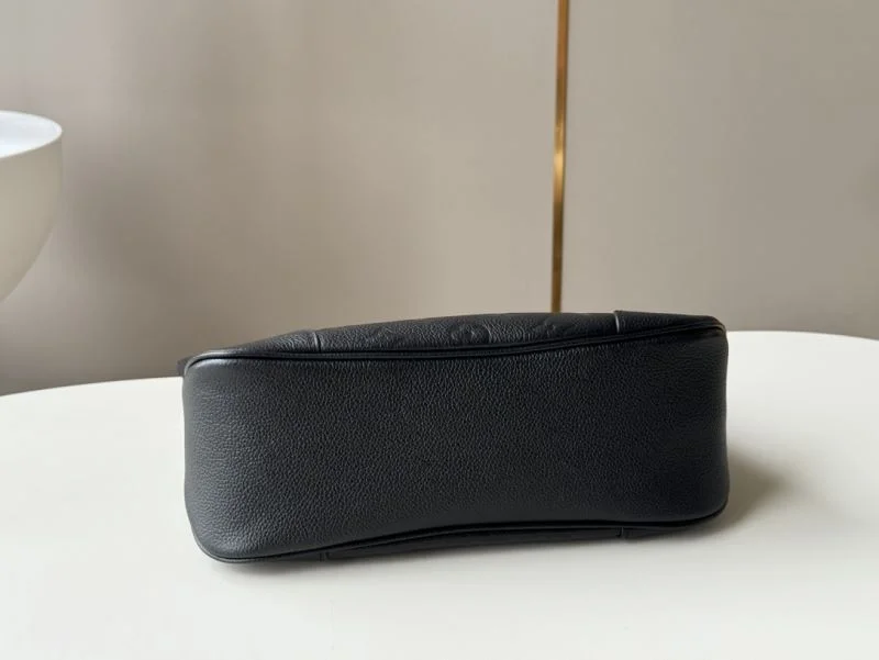 Louis Vuitton Hobo Bags Minimalist 49187