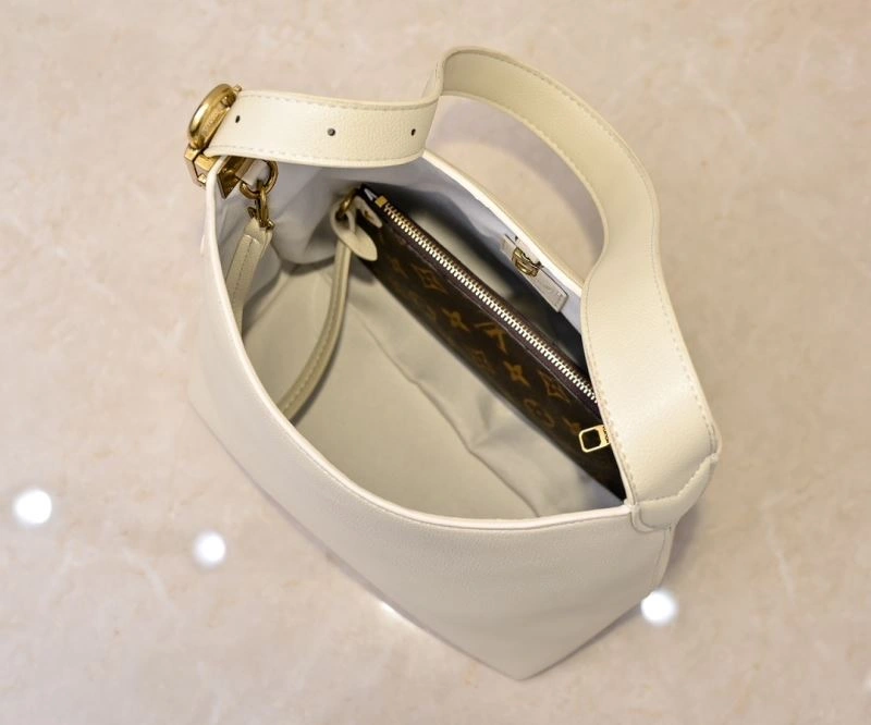 Louis Vuitton Hobo Bags Durable 79849