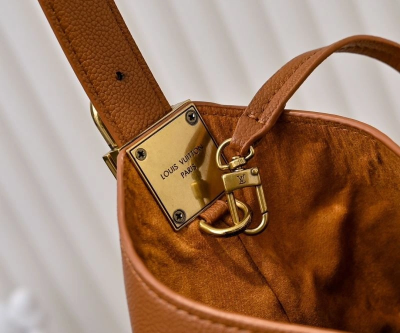OdorResistant Louis Vuitton Hobo Bags 79826