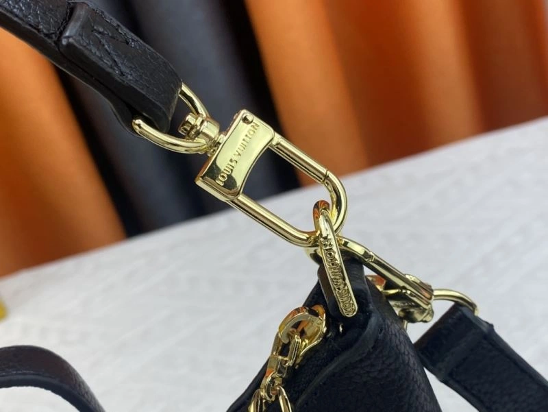 Louis Vuitton Hobo Bags Functional 79810
