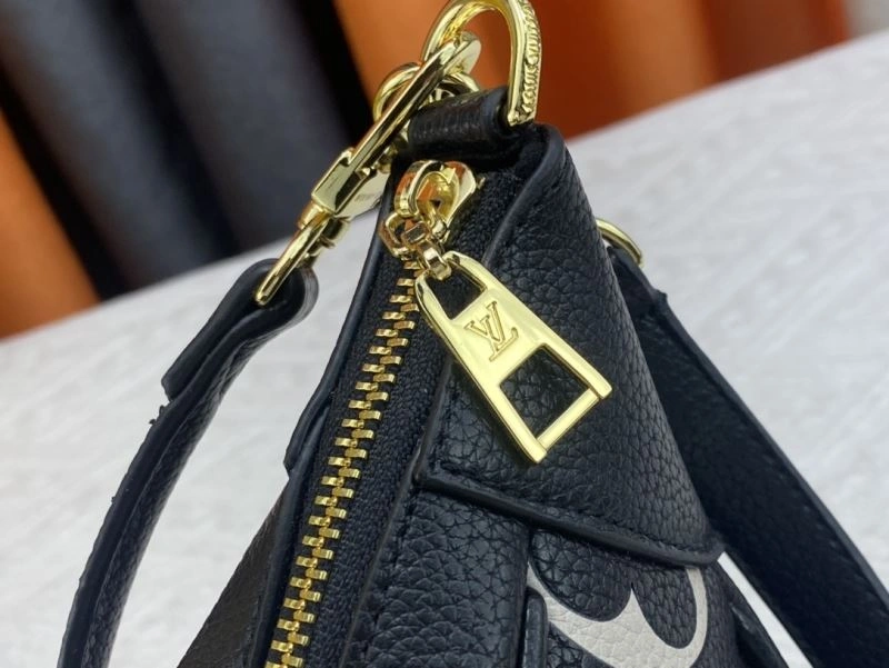 Louis Vuitton Hobo Bags Functional 79810