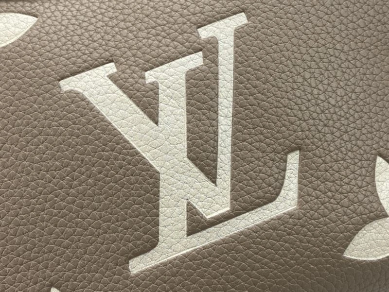 Louis Vuitton Hobo Bags Breathable 79812