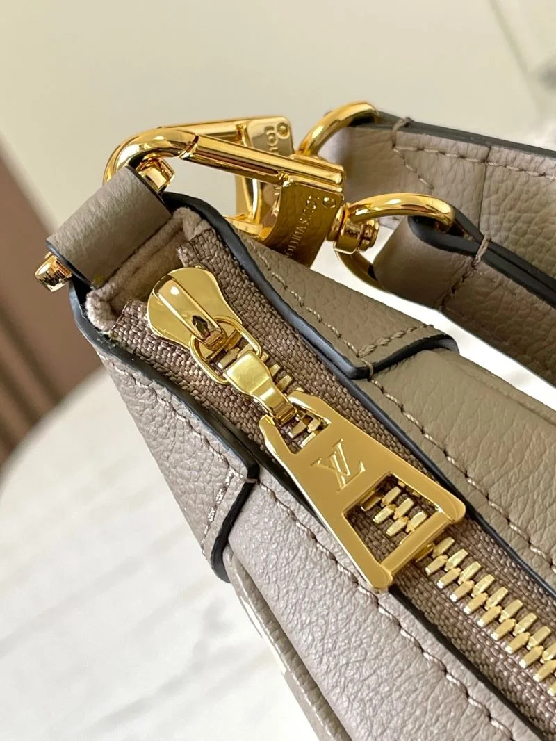 Breathable Louis Vuitton Hobo Bags 39743