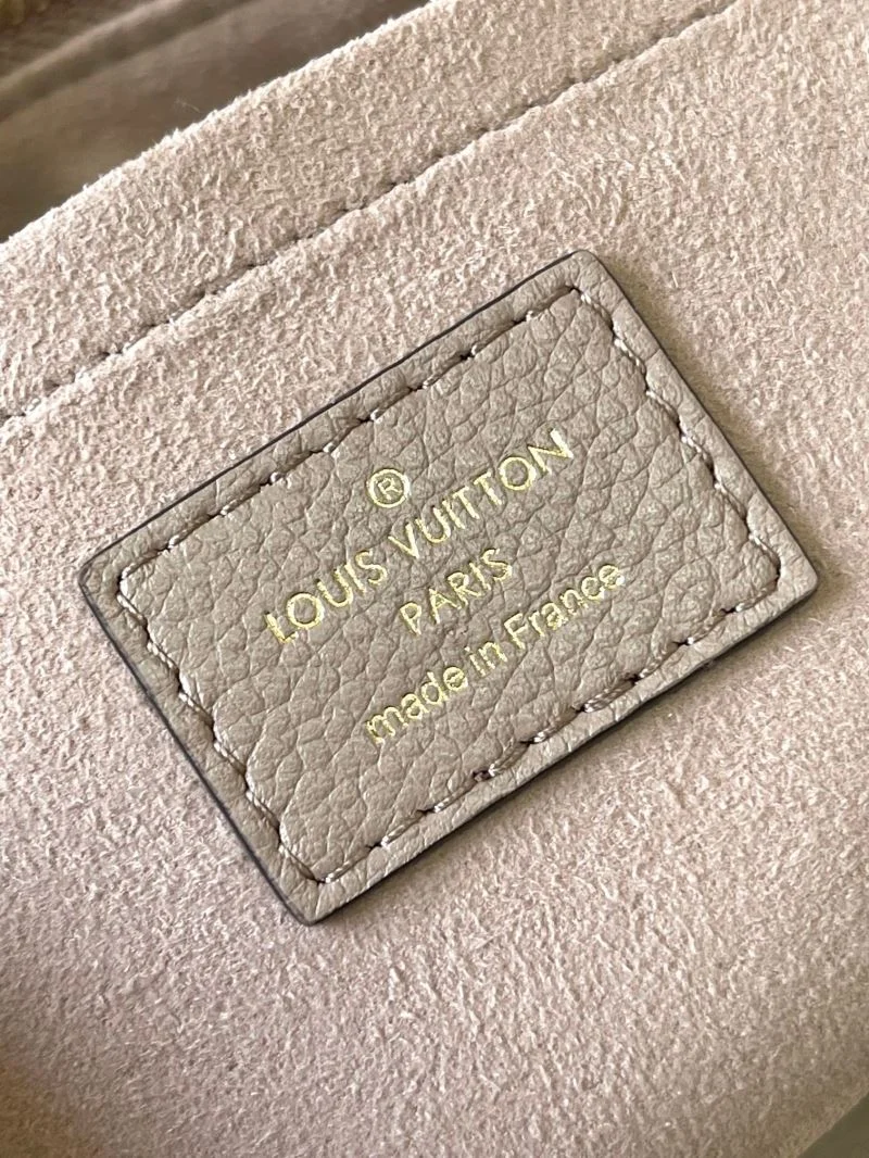 Breathable Louis Vuitton Hobo Bags 39743