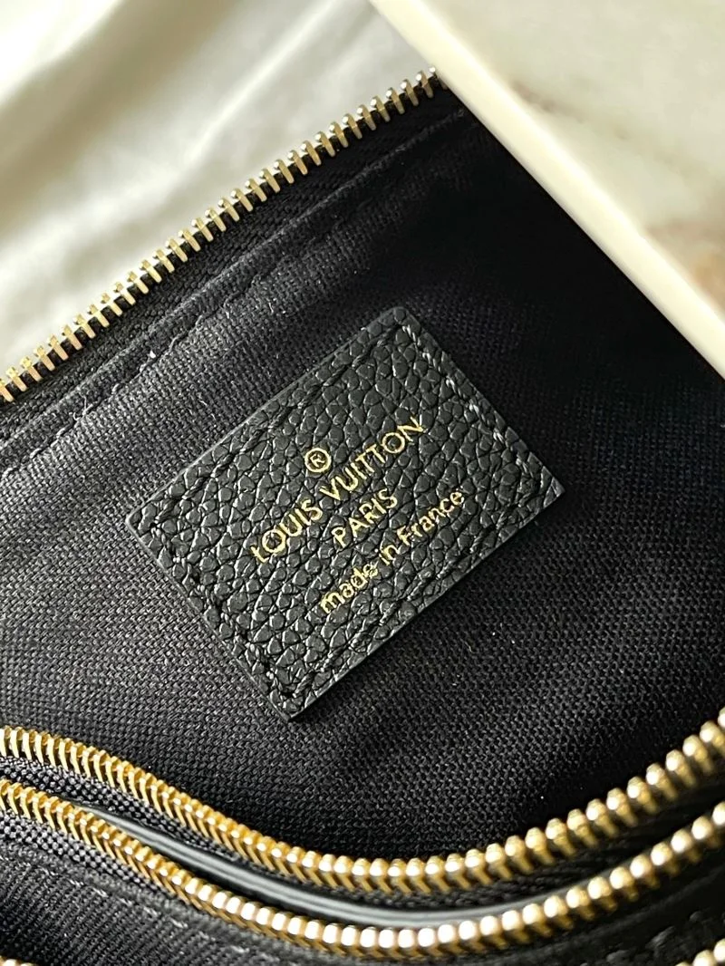 Louis Vuitton Hobo Bags Unisex 39740