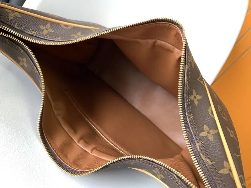 Louis Vuitton Hobo Bags Classic 39729