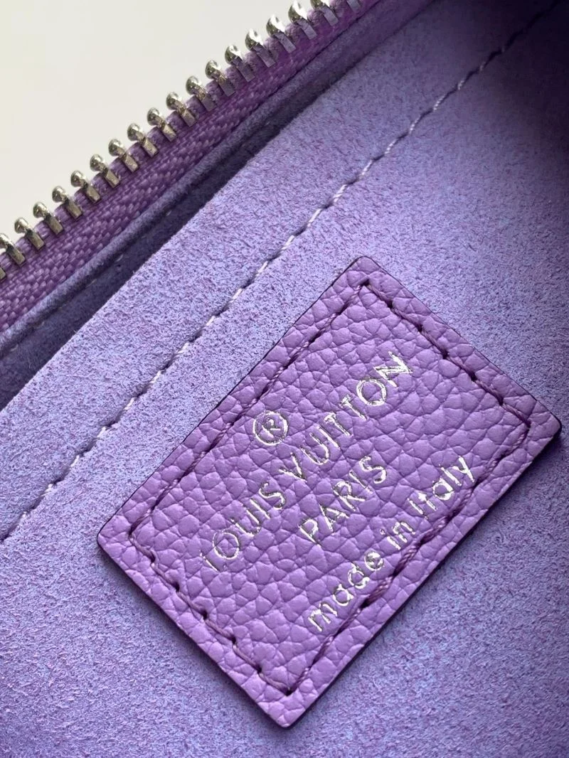 Seasonal Louis Vuitton Hobo Bags 39732