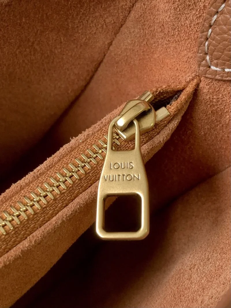 Louis Vuitton Hobo Bags FreshLook 39772