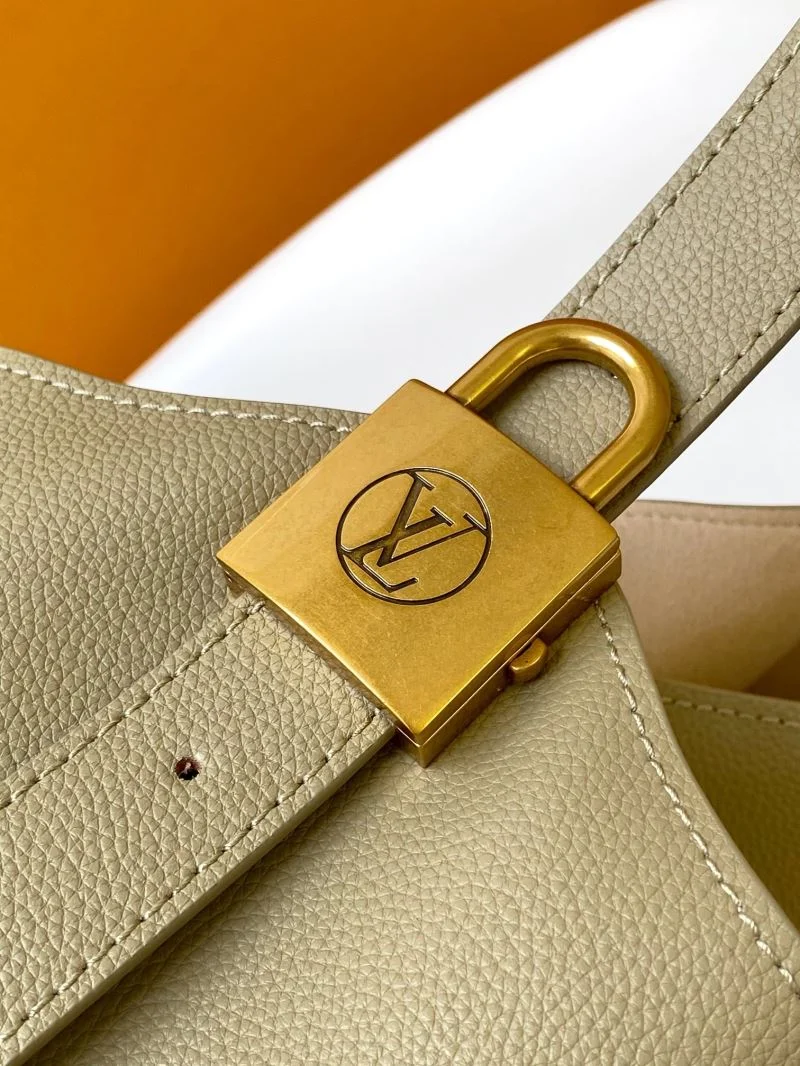 TravelReady Louis Vuitton Hobo Bags 39756