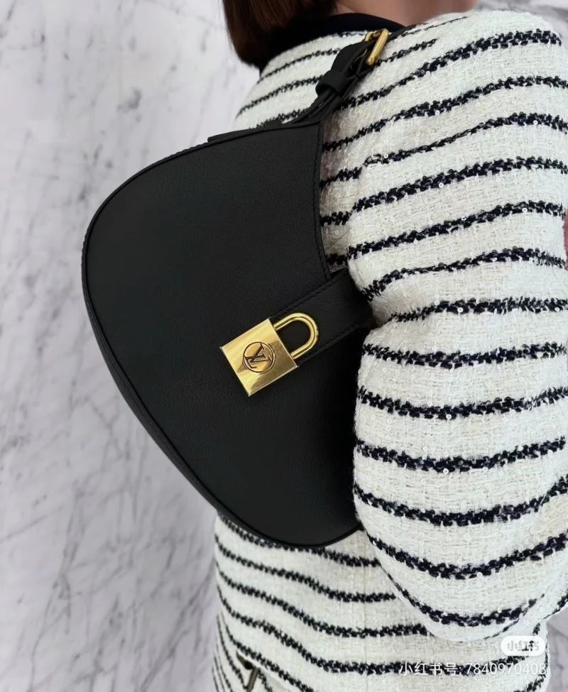 EyeCatching Louis Vuitton Hobo Bags 39270