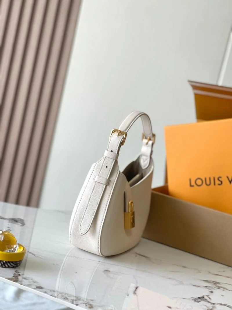 Thermal Louis Vuitton Hobo Bags 39269