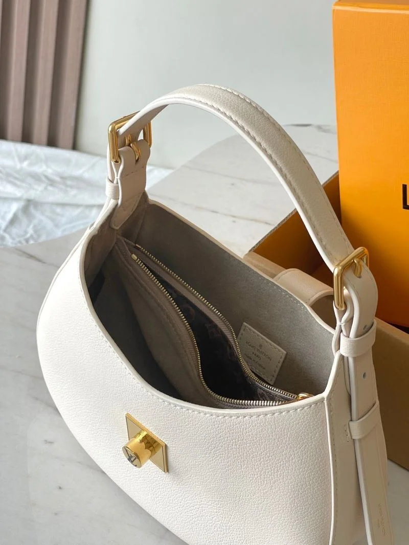 Thermal Louis Vuitton Hobo Bags 39269