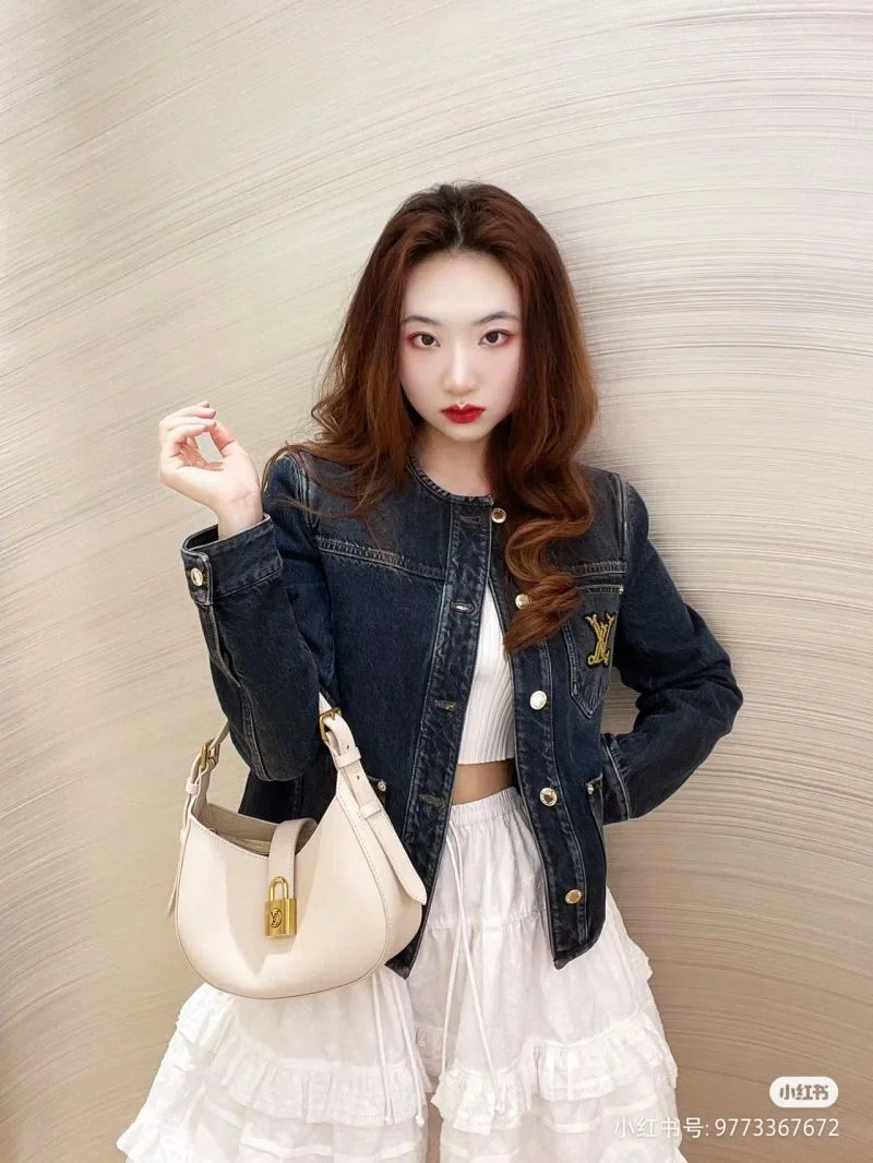 Thermal Louis Vuitton Hobo Bags 39269