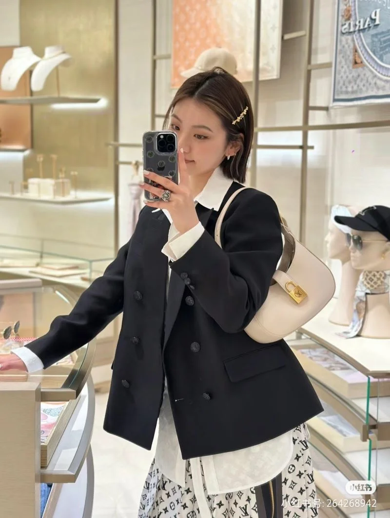 Thermal Louis Vuitton Hobo Bags 39269