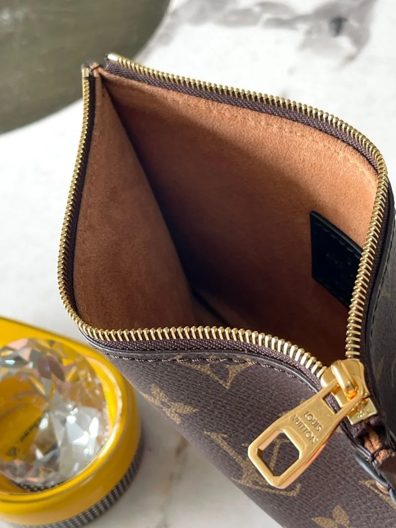 Louis Vuitton Hobo Bags MoistureWicking 39286