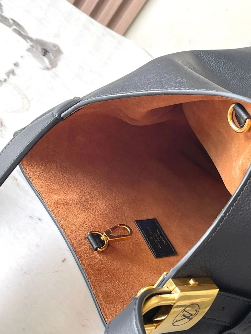 Louis Vuitton Hobo Bags MoistureWicking 39286