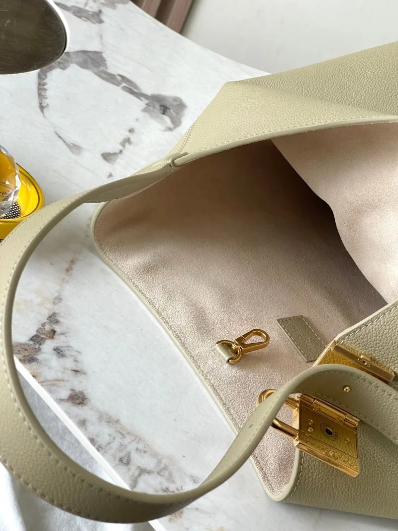 AllSeason Louis Vuitton Hobo Bags 39248