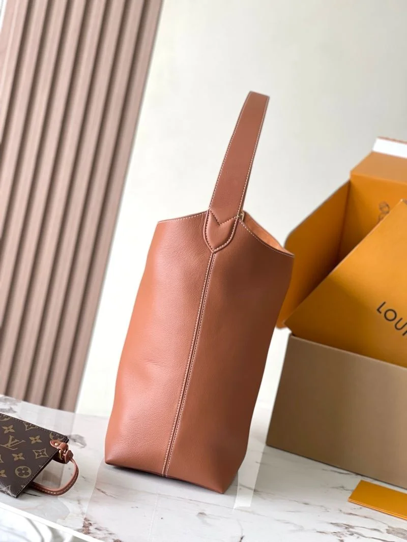 Bold Louis Vuitton Hobo Bags 39266