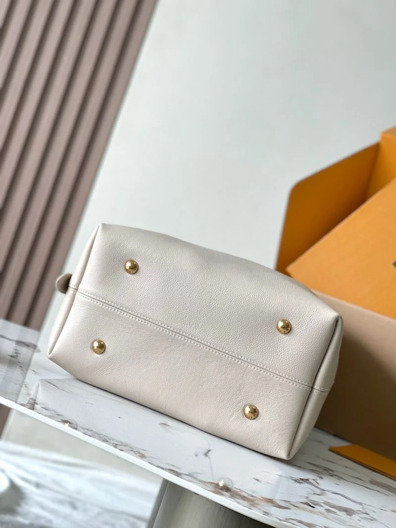 Louis Vuitton Hobo Bags Chic 39247