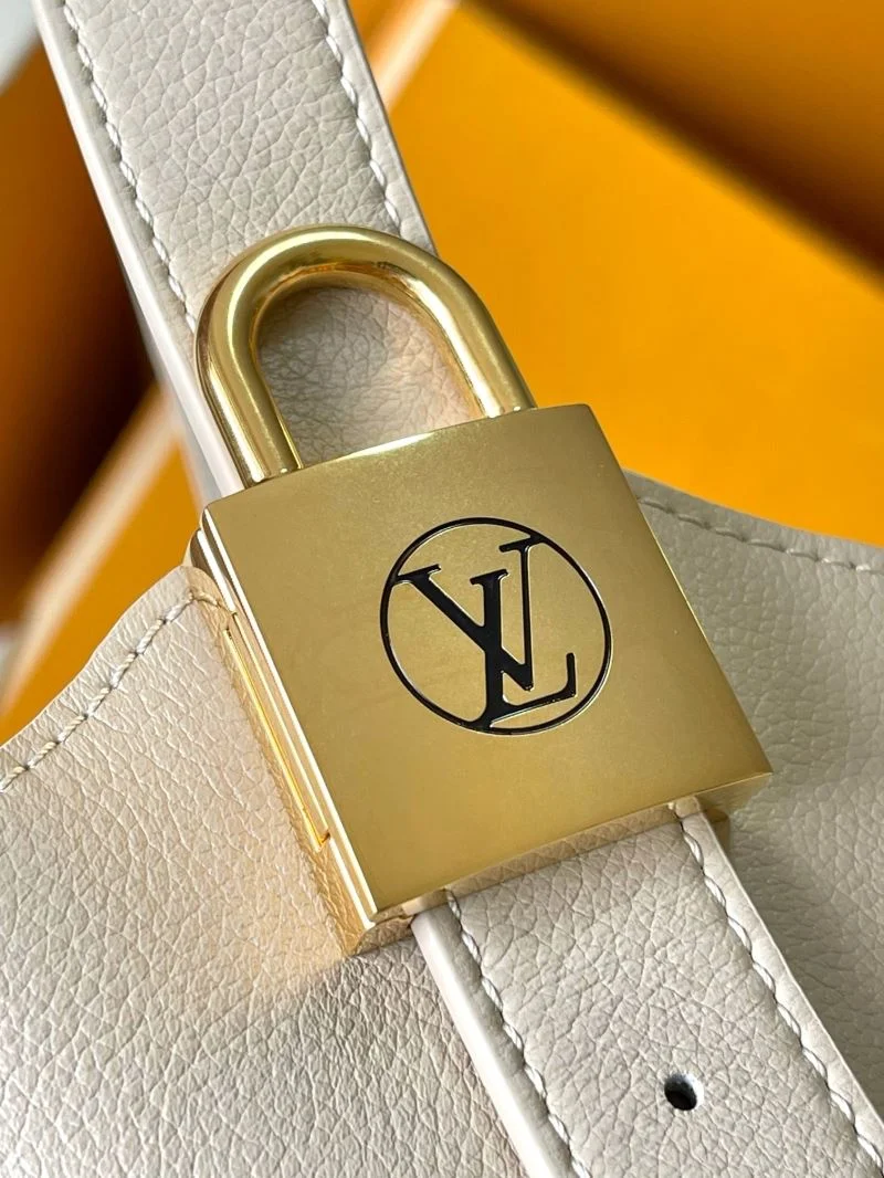 Louis Vuitton Hobo Bags Chic 39247