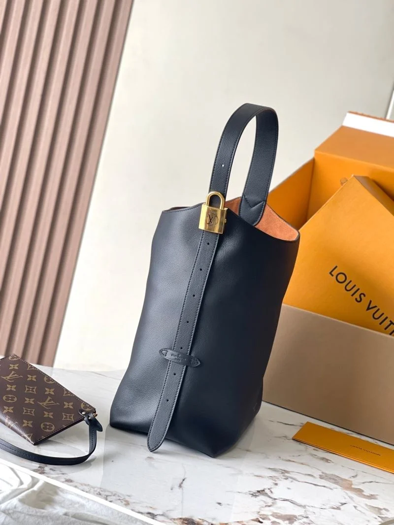 Soft Louis Vuitton Hobo Bags 39265
