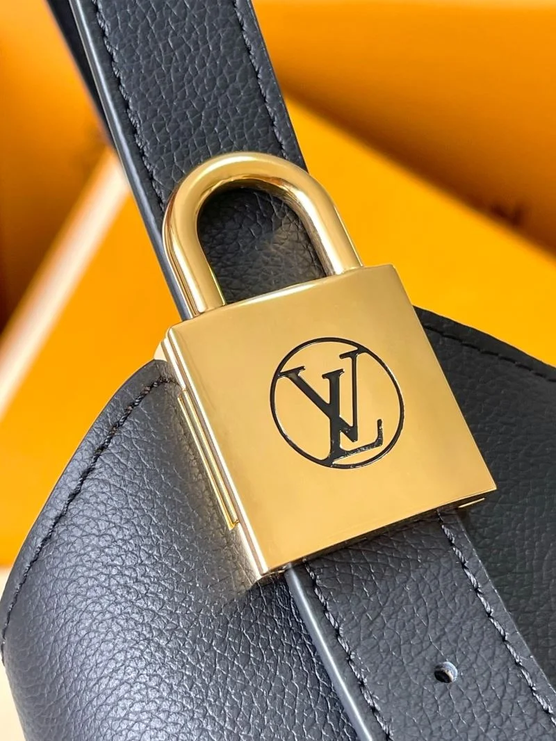 Soft Louis Vuitton Hobo Bags 39265