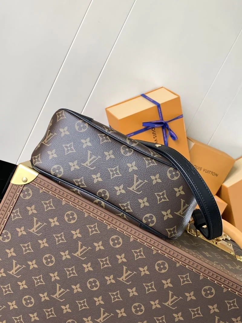 Minimalist Louis Vuitton Hobo Bags 39245