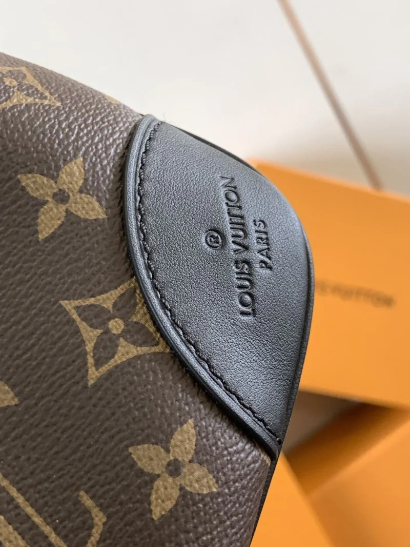 Minimalist Louis Vuitton Hobo Bags 39245