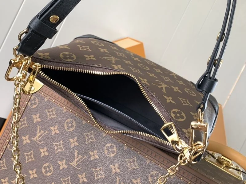 Minimalist Louis Vuitton Hobo Bags 39245
