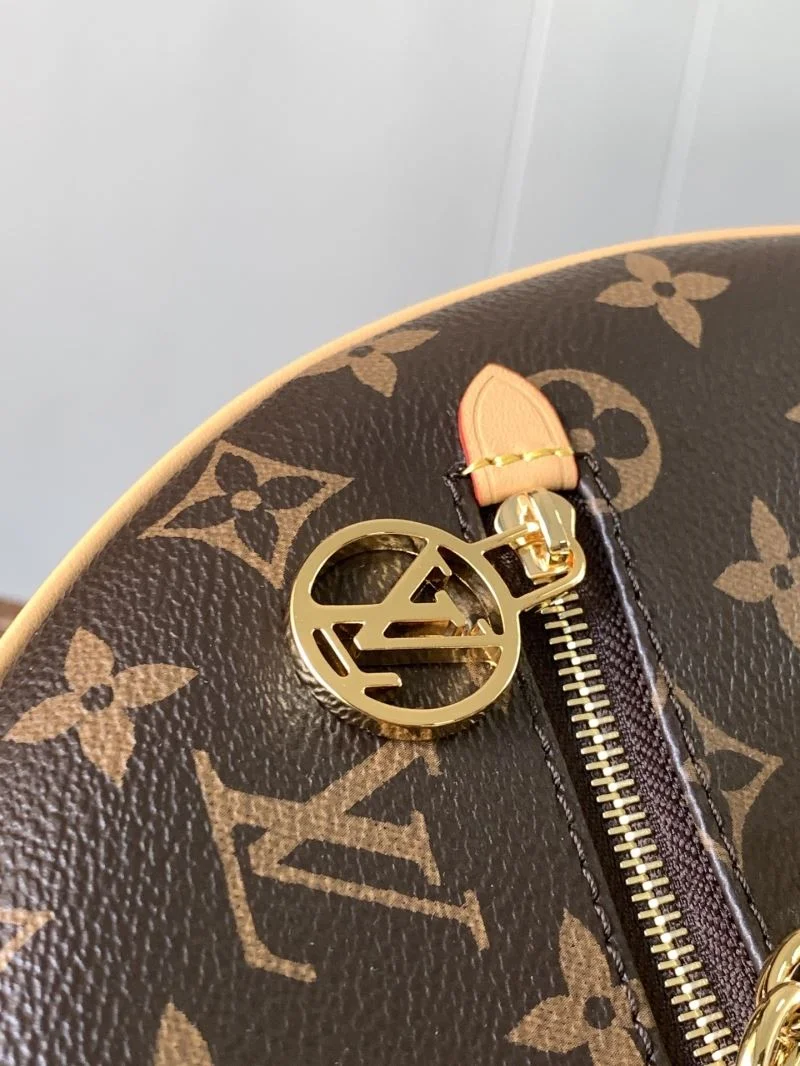 Louis Vuitton Hobo Bags Minimalist 39240