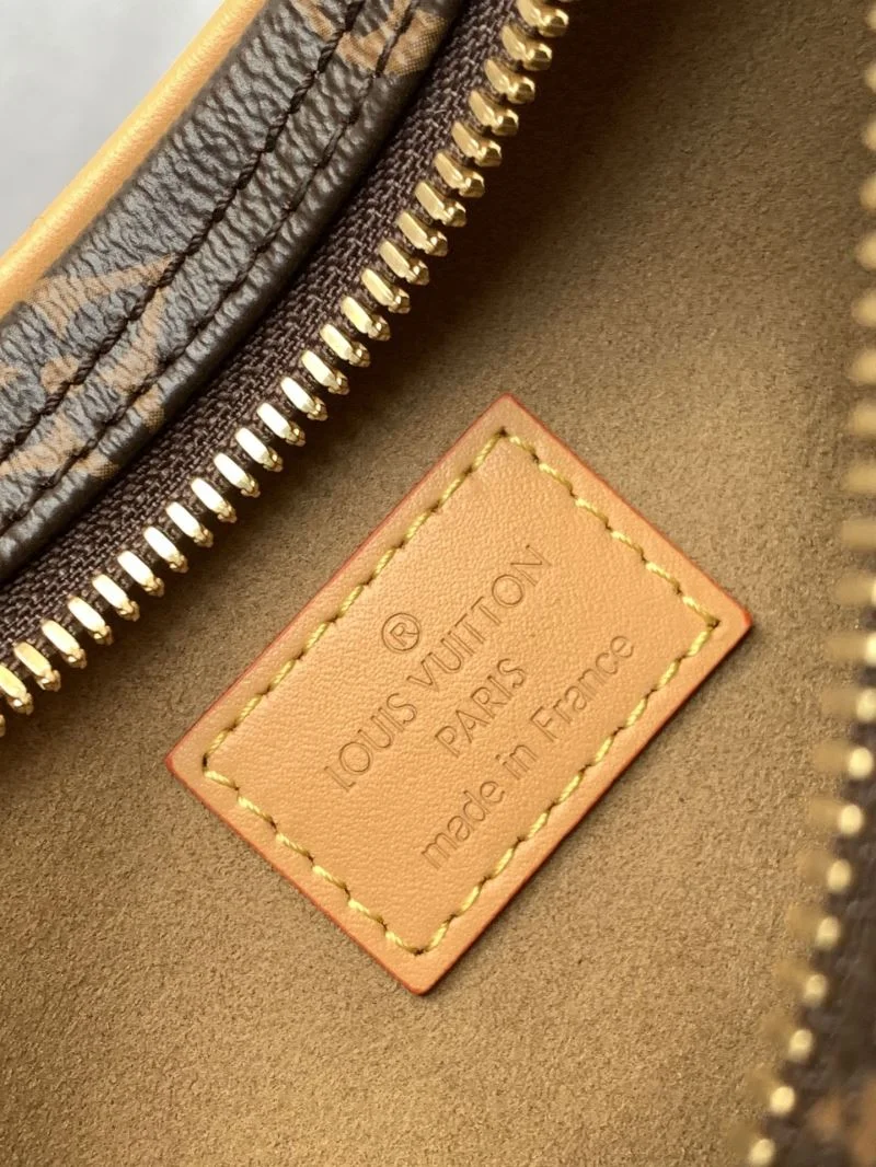 Louis Vuitton Hobo Bags Minimalist 39240