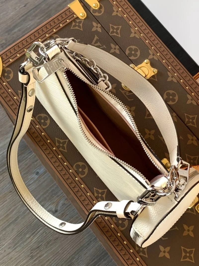 EyeCatching Louis Vuitton Hobo Bags 39257