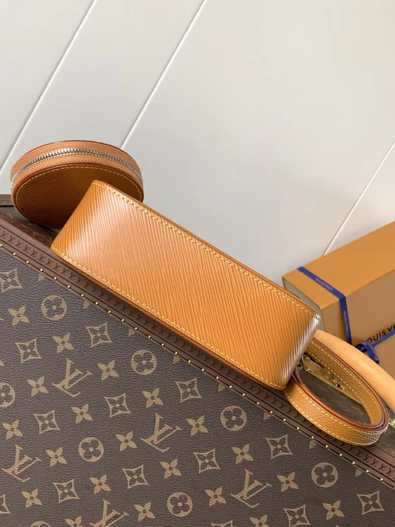 Unisex Louis Vuitton Hobo Bags 39256