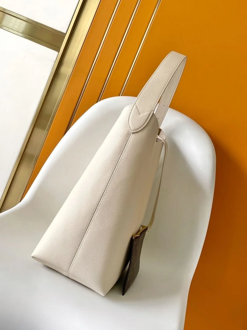 Louis Vuitton Hobo Bags Bright 39239