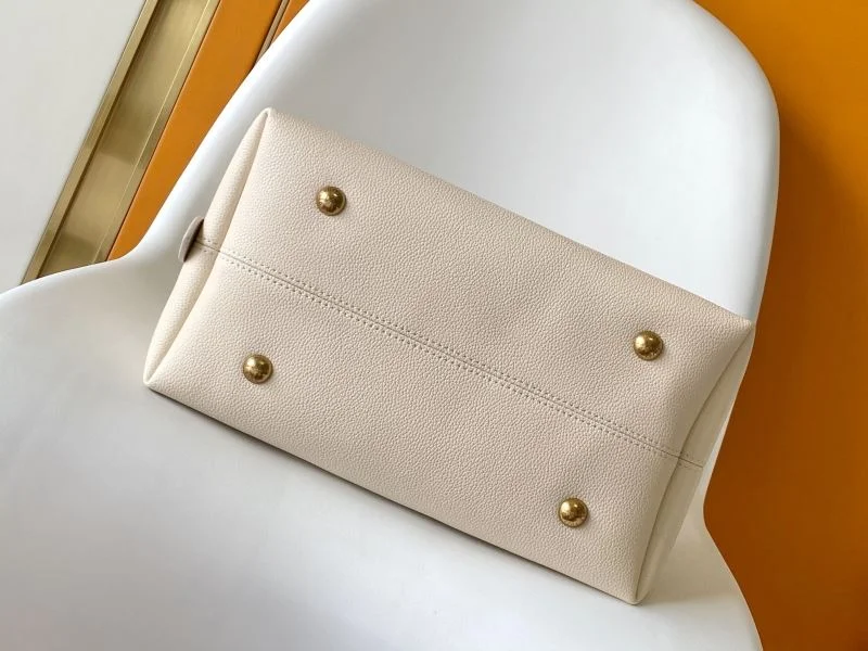 Louis Vuitton Hobo Bags Bright 39239