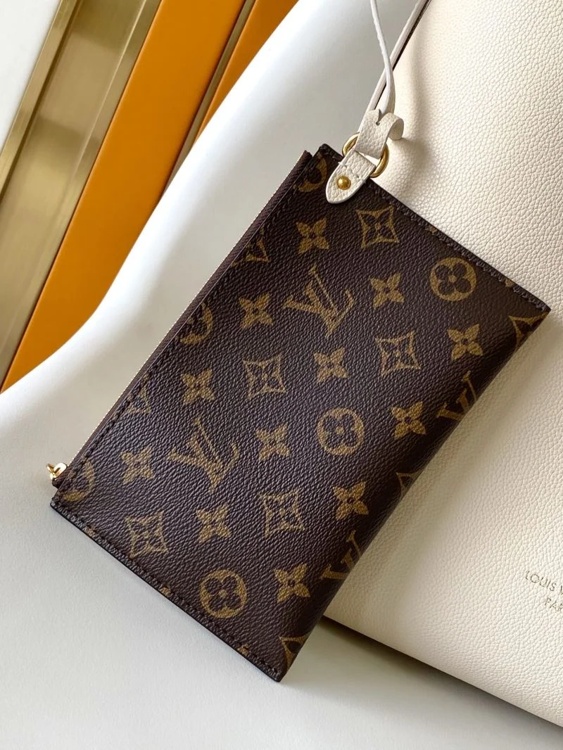 Louis Vuitton Hobo Bags Bright 39239