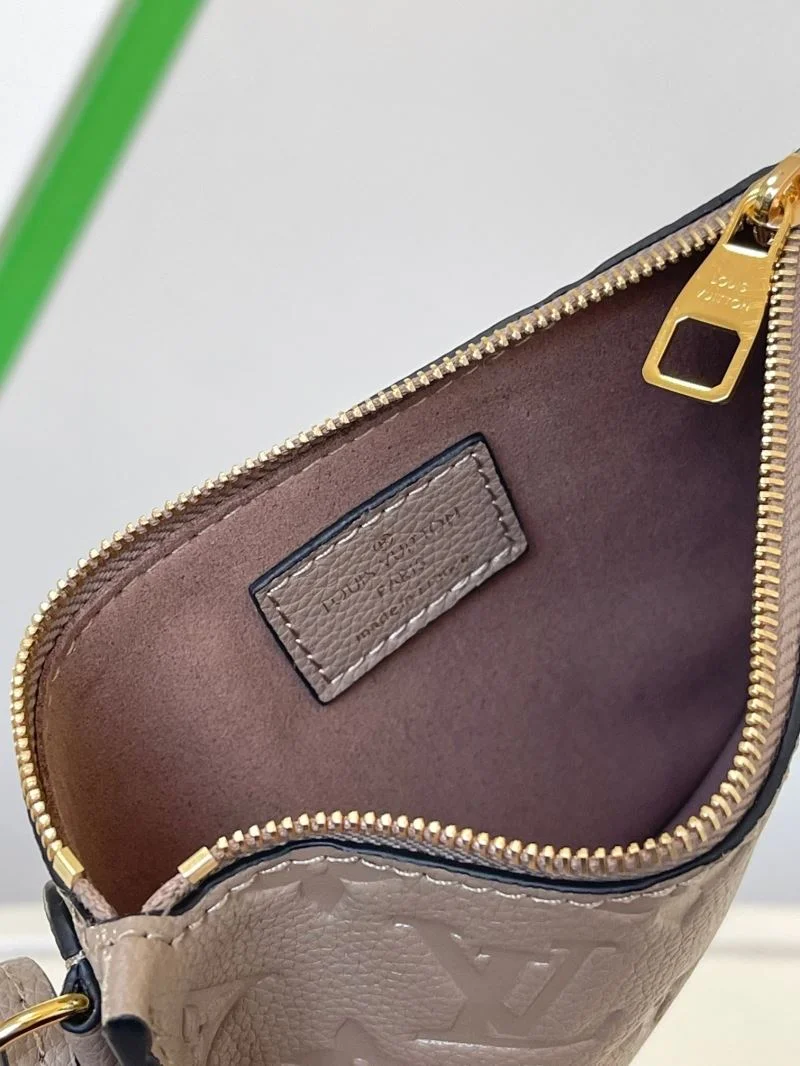 Snug Louis Vuitton Hobo Bags 39002