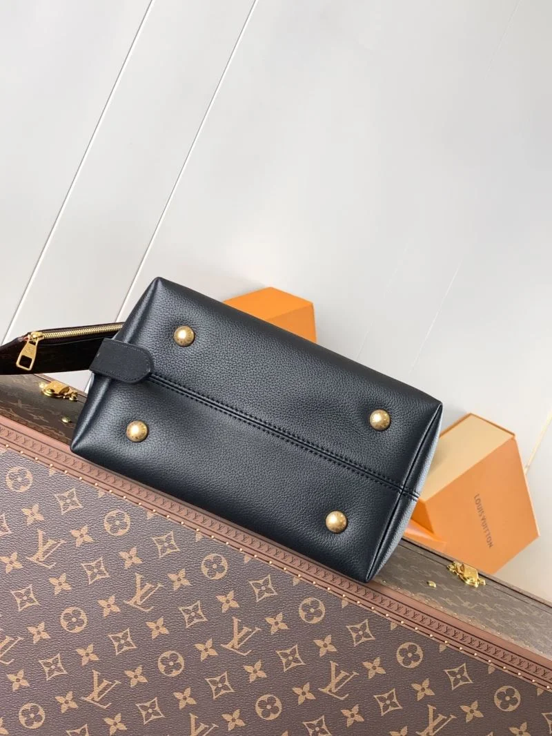 Contemporary Louis Vuitton Hobo Bags 38909
