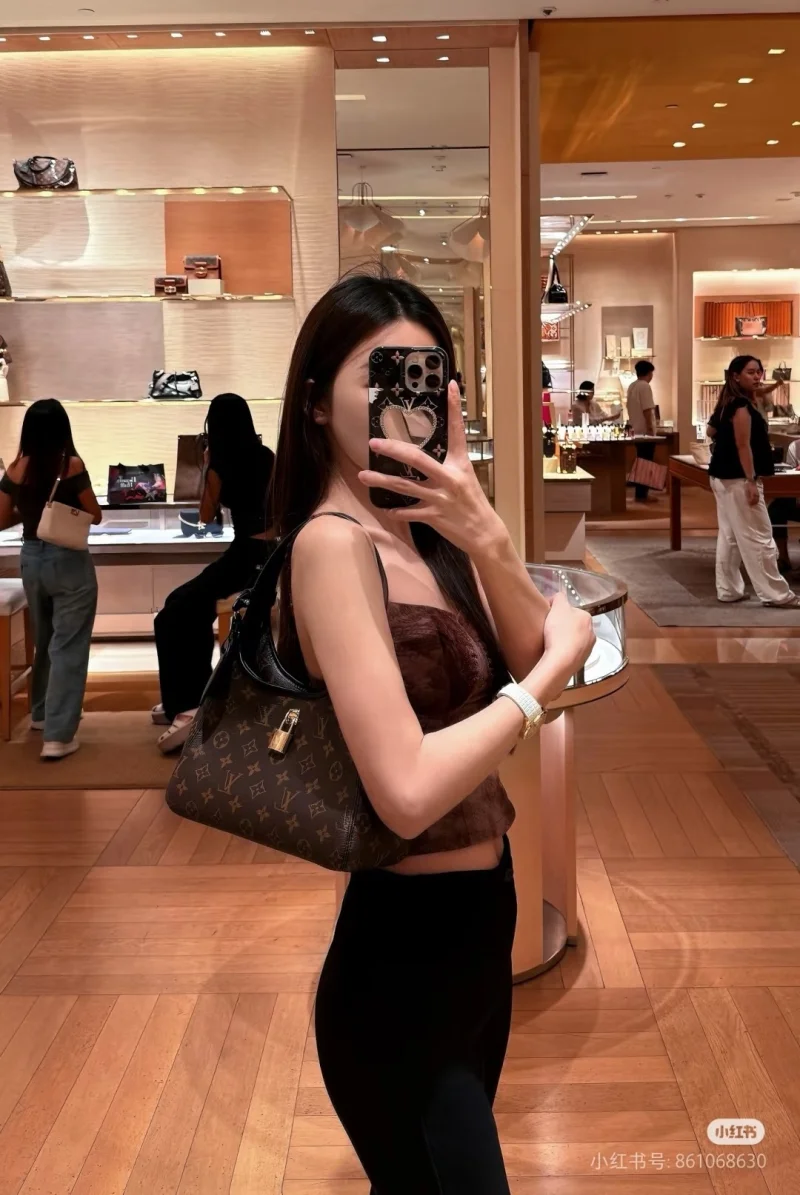 Louis Vuitton Hobo Bags GoodFit 38886